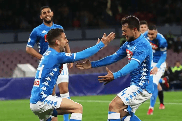 意甲豪门对决!尤文主场复仇VS那不勒斯残阵冲冠,谁能抢占欧战主动权?