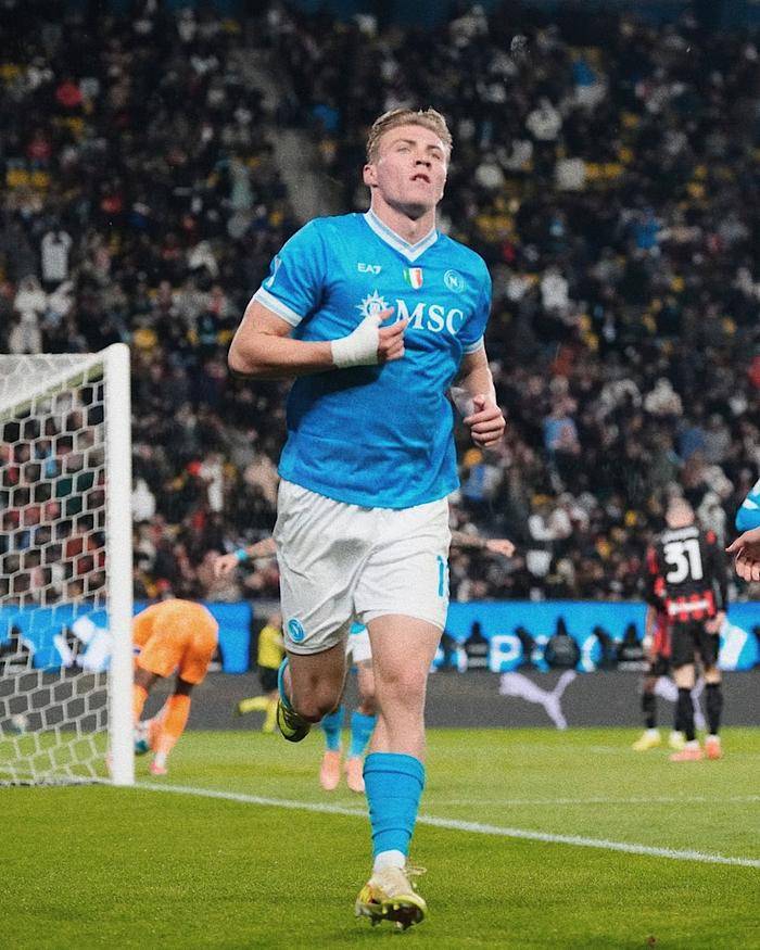 重大!卢卡库850万年薪成包袱?股直肌撕裂如何毁掉意甲冠军核心?