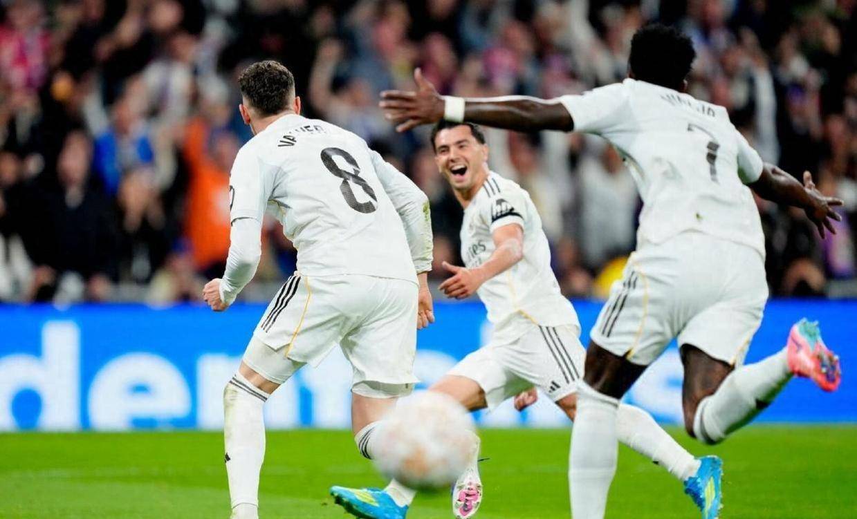 3-2绝杀翻盘!皇马拿下德比大战,西甲争冠稳扎稳打,与巴萨仅差四分