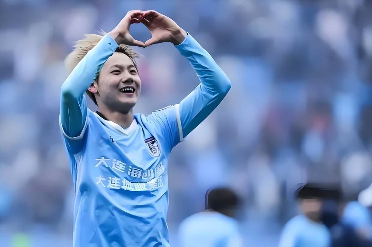 毛伟杰6月份将以400万转会费加盟德甲多特蒙德!新东家承诺核心位置,却被辟谣